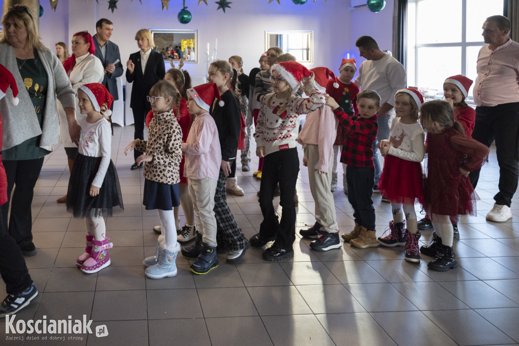 Wspólne zdobienie pierników z Dziećmi Niezwykłymi