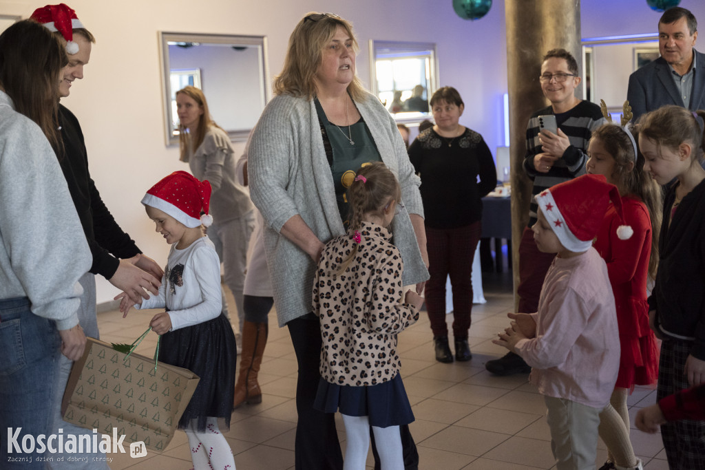 Wspólne zdobienie pierników z Dziećmi Niezwykłymi