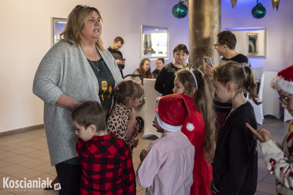 Wspólne zdobienie pierników z Dziećmi Niezwykłymi