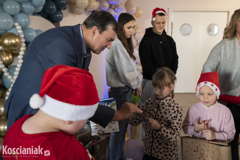 Wspólne zdobienie pierników z Dziećmi Niezwykłymi