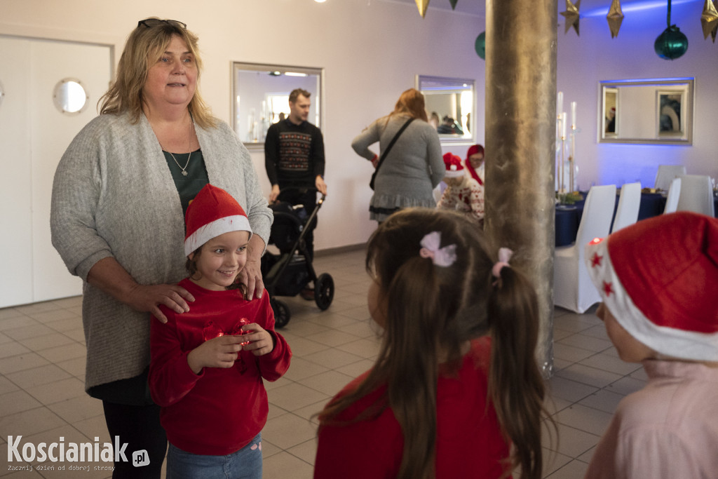 Wspólne zdobienie pierników z Dziećmi Niezwykłymi