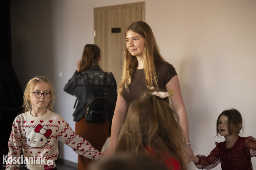 Wspólne zdobienie pierników z Dziećmi Niezwykłymi