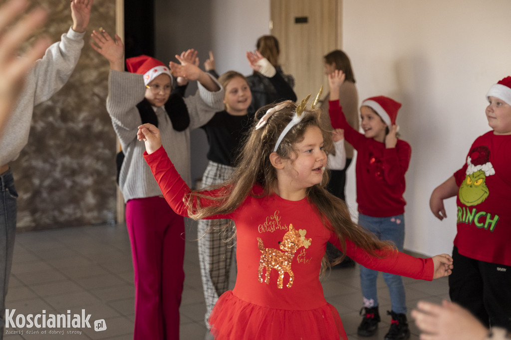 Wspólne zdobienie pierników z Dziećmi Niezwykłymi