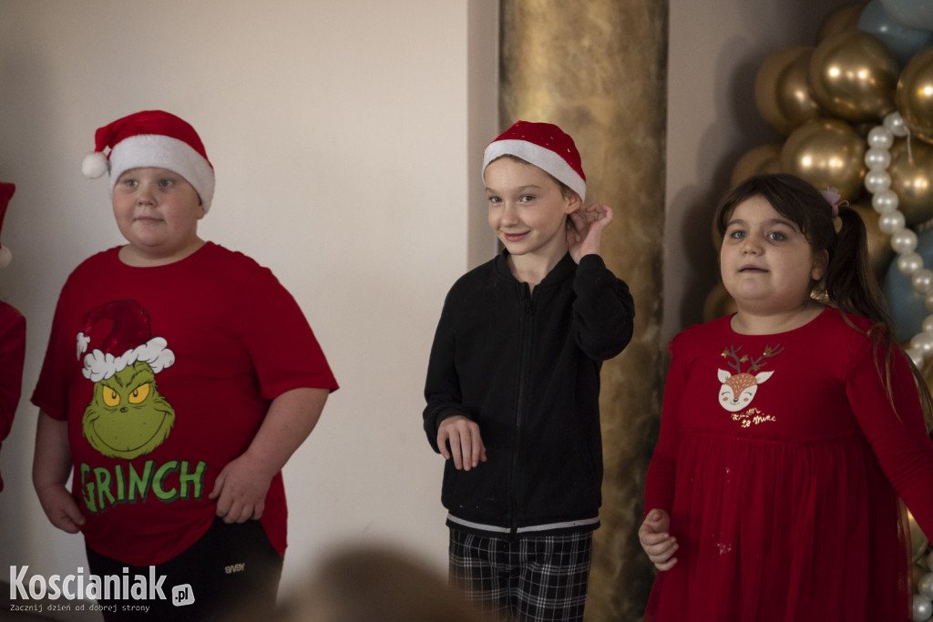 Wspólne zdobienie pierników z Dziećmi Niezwykłymi