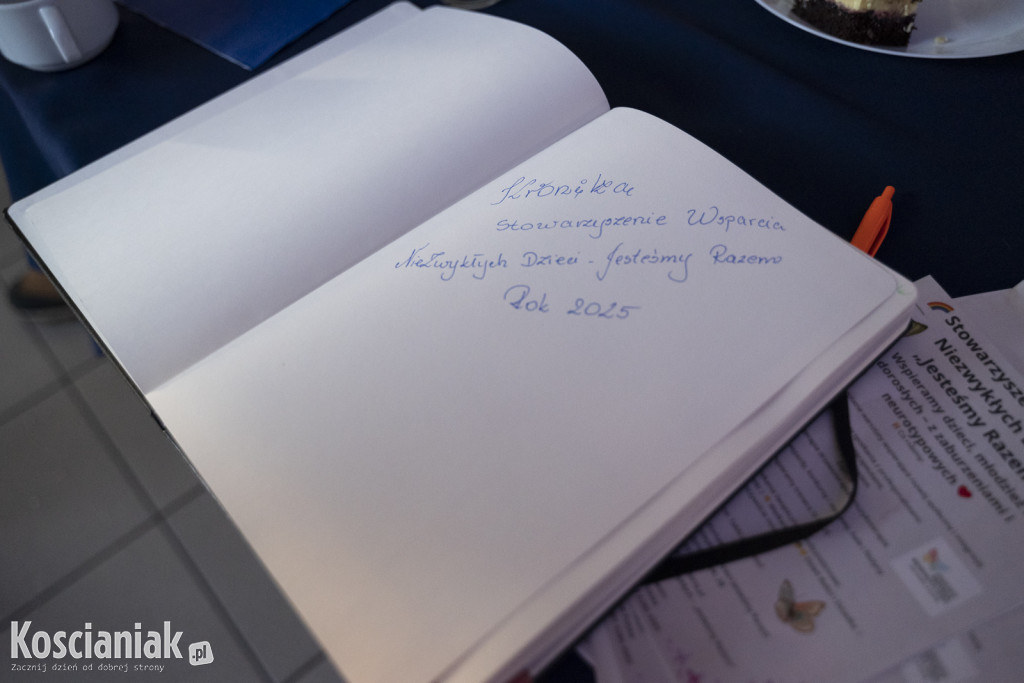 Wspólne zdobienie pierników z Dziećmi Niezwykłymi