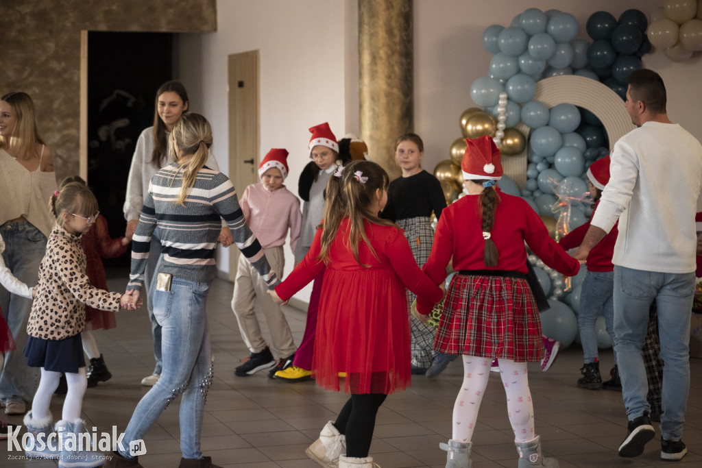 Wspólne zdobienie pierników z Dziećmi Niezwykłymi