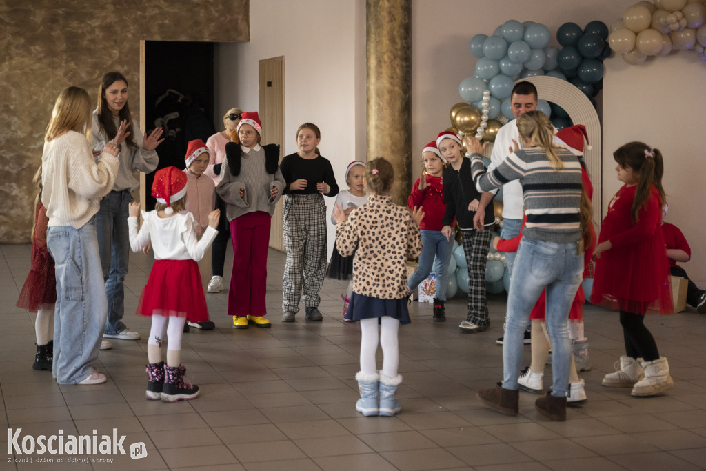 Wspólne zdobienie pierników z Dziećmi Niezwykłymi