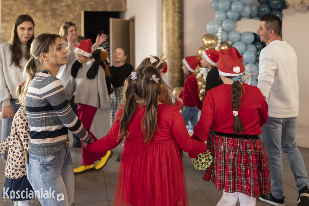 Wspólne zdobienie pierników z Dziećmi Niezwykłymi