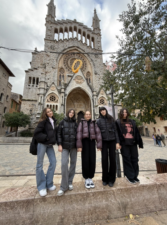 Wyjazd na Majorkę śladami Chopina uczennic Czwórki