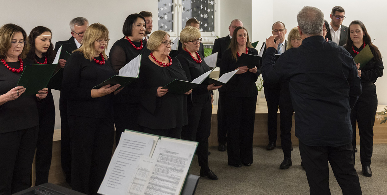 Kolędy i pastorałki wybrzmiały w bibliotece