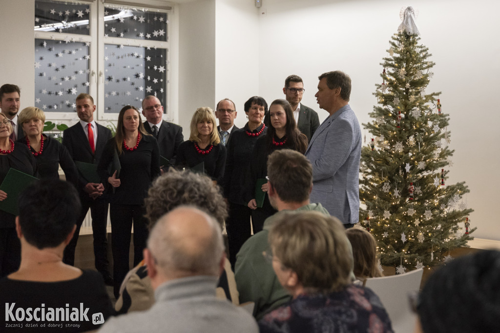 Kolędy i pastorałki wybrzmiały w bibliotece
