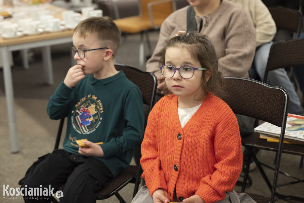 Kolędy i pastorałki wybrzmiały w bibliotece