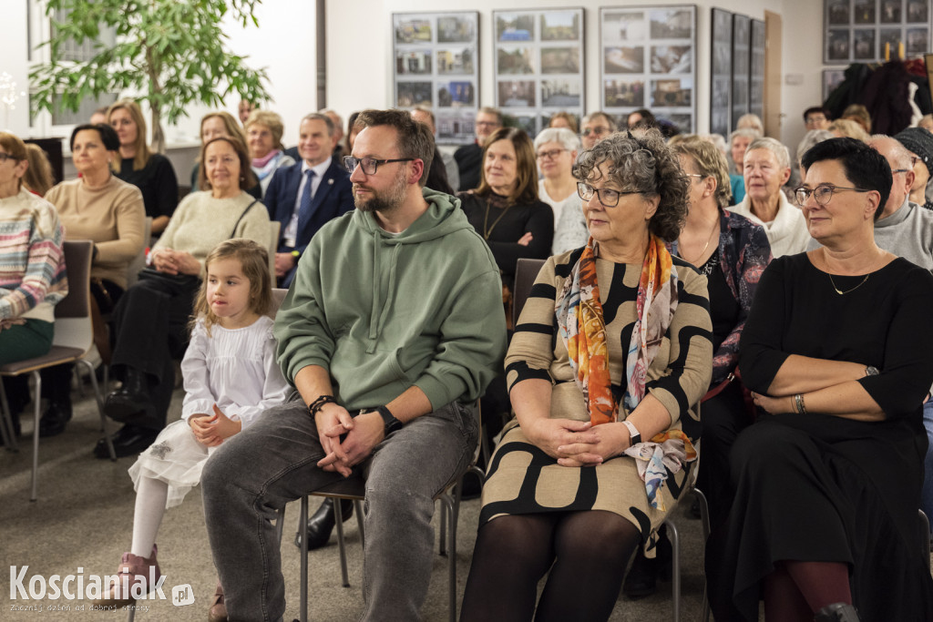 Kolędy i pastorałki wybrzmiały w bibliotece