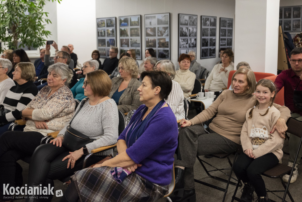 Kolędy i pastorałki wybrzmiały w bibliotece