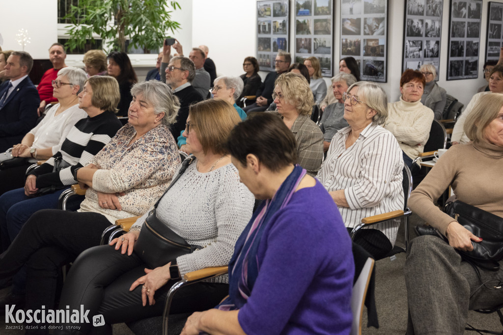 Kolędy i pastorałki wybrzmiały w bibliotece