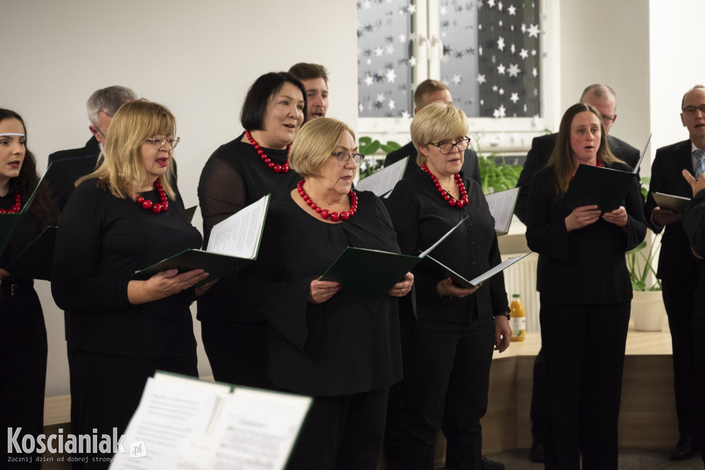 Kolędy i pastorałki wybrzmiały w bibliotece