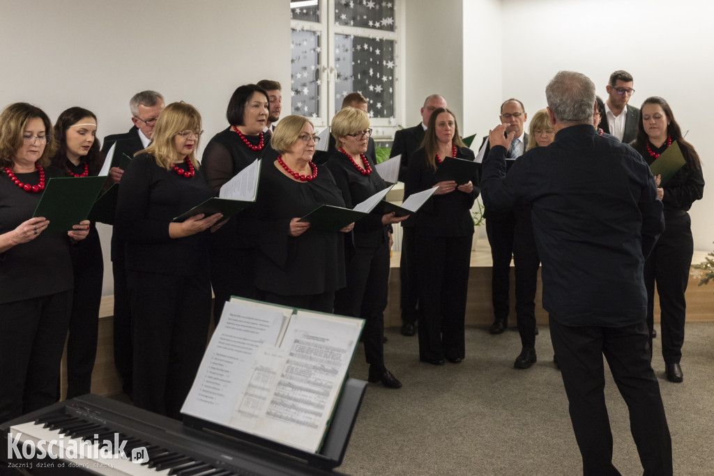 Kolędy i pastorałki wybrzmiały w bibliotece