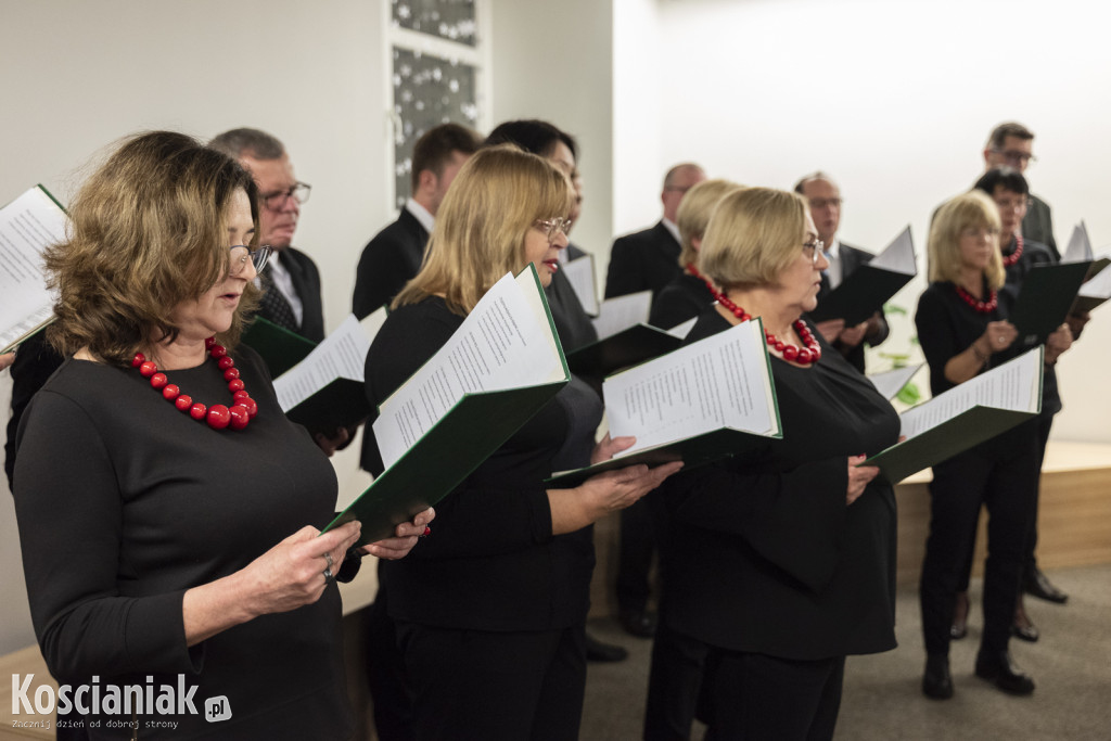 Kolędy i pastorałki wybrzmiały w bibliotece