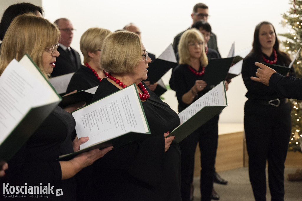 Kolędy i pastorałki wybrzmiały w bibliotece