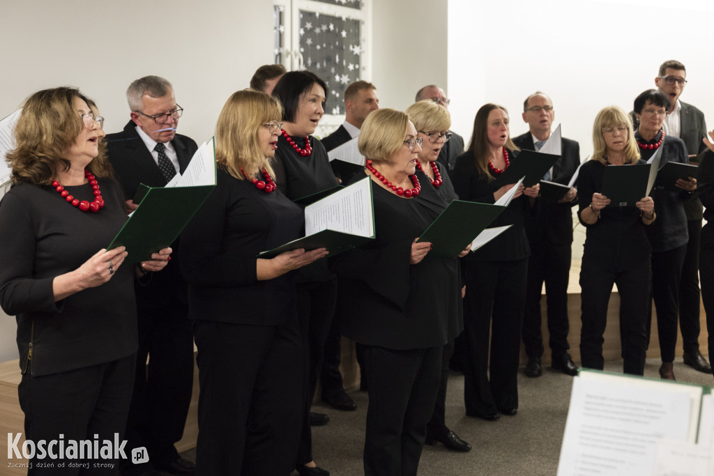 Kolędy i pastorałki wybrzmiały w bibliotece