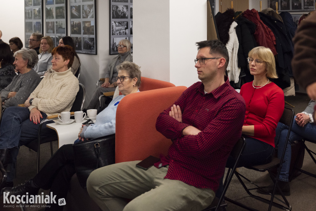 Kolędy i pastorałki wybrzmiały w bibliotece