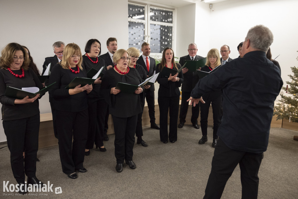 Kolędy i pastorałki wybrzmiały w bibliotece