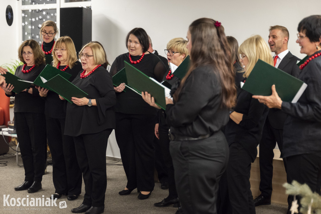 Kolędy i pastorałki wybrzmiały w bibliotece