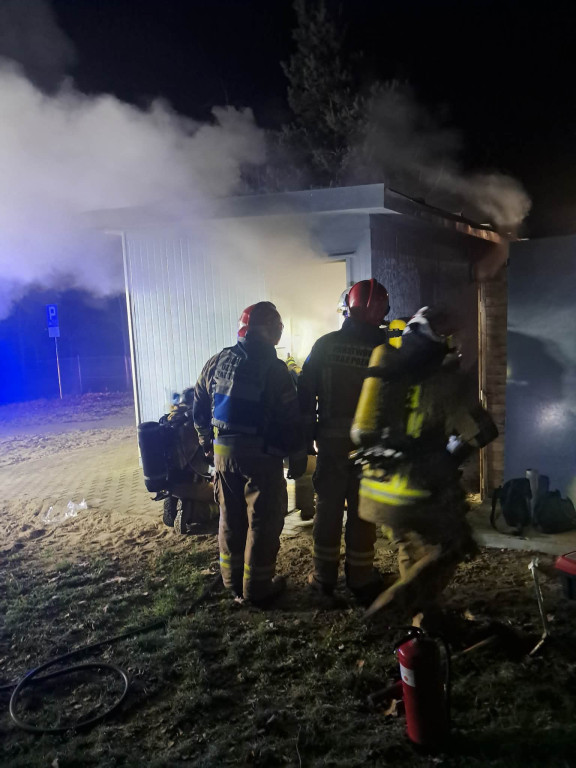 Pożar budki z lodami w Cichowie