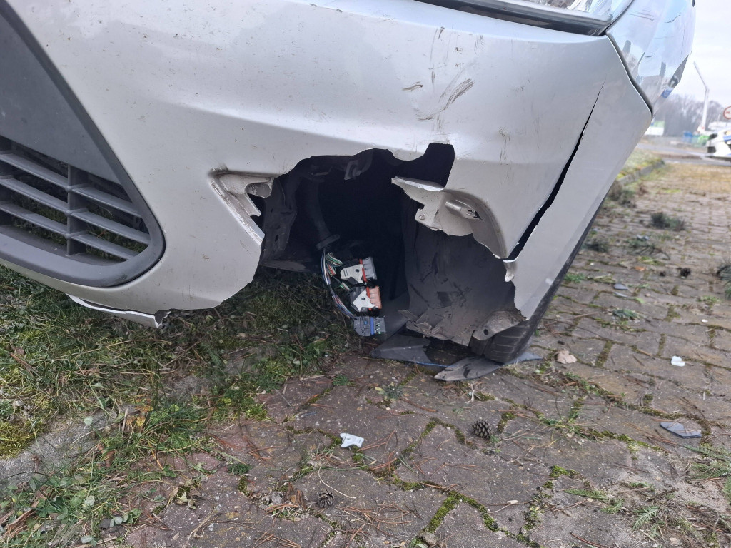 Senior wjechał na wysepkę ronda w Kiełczewie