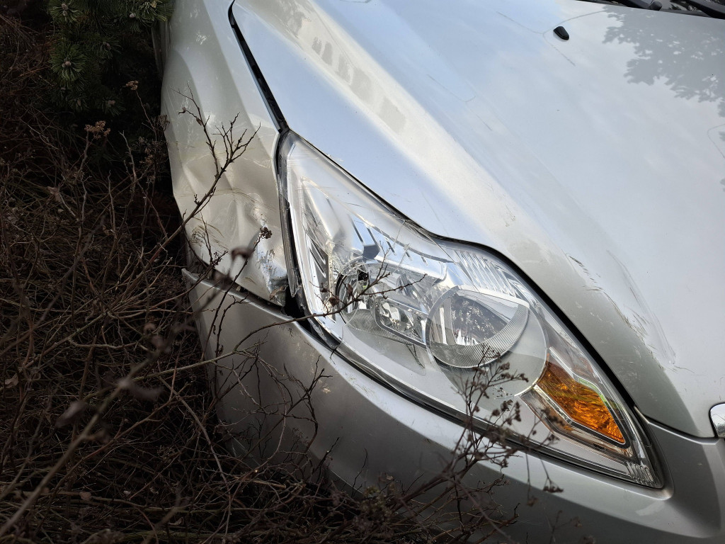 Senior wjechał na wysepkę ronda w Kiełczewie