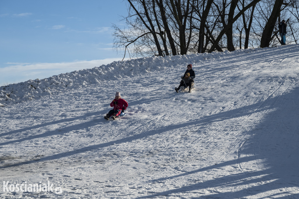 Dzieci szaleją na sztucznym śniegu Ferfety