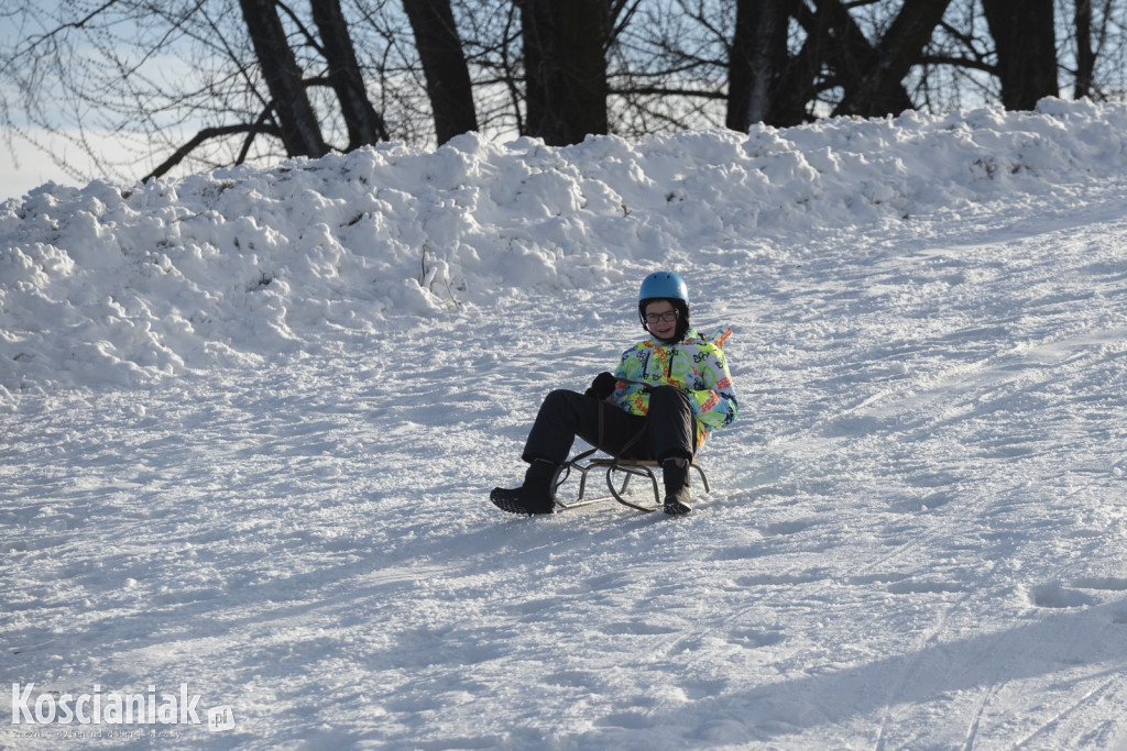 Dzieci szaleją na sztucznym śniegu Ferfety