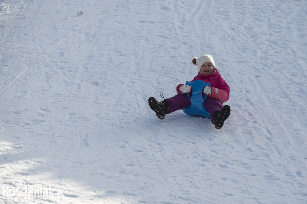 Dzieci szaleją na sztucznym śniegu Ferfety
