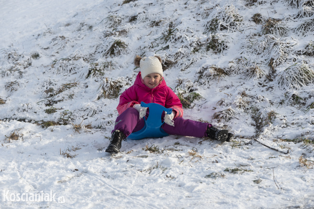 Dzieci szaleją na sztucznym śniegu Ferfety