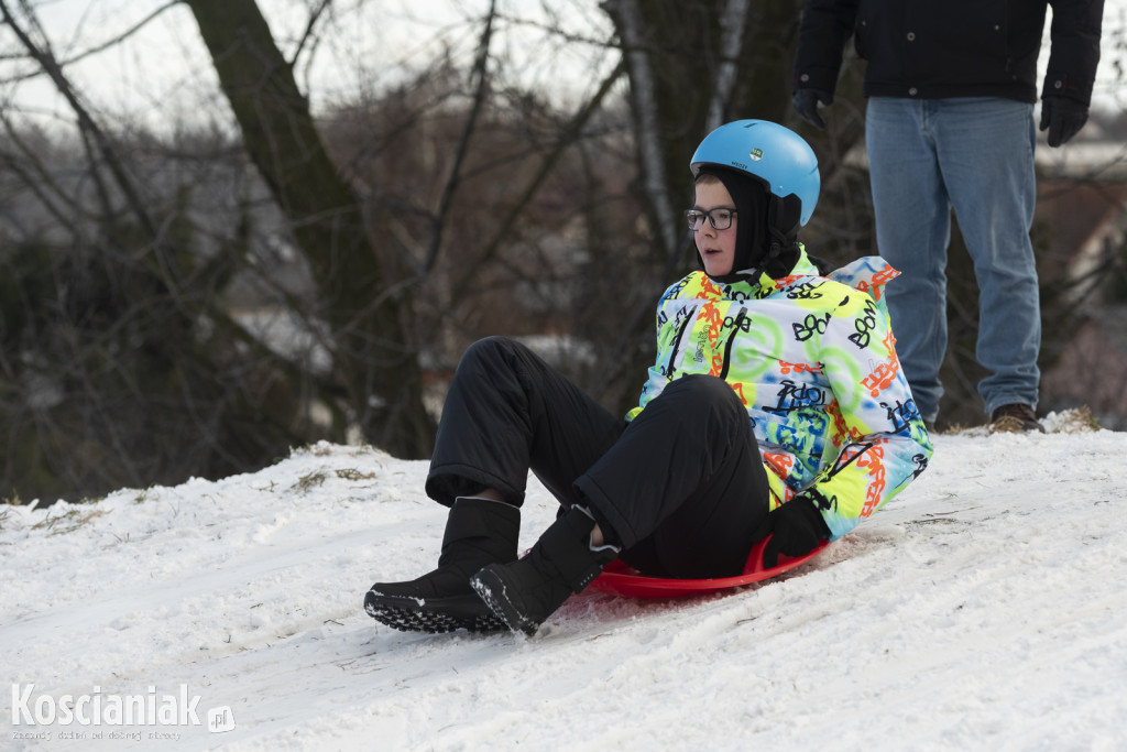 Dzieci szaleją na sztucznym śniegu Ferfety