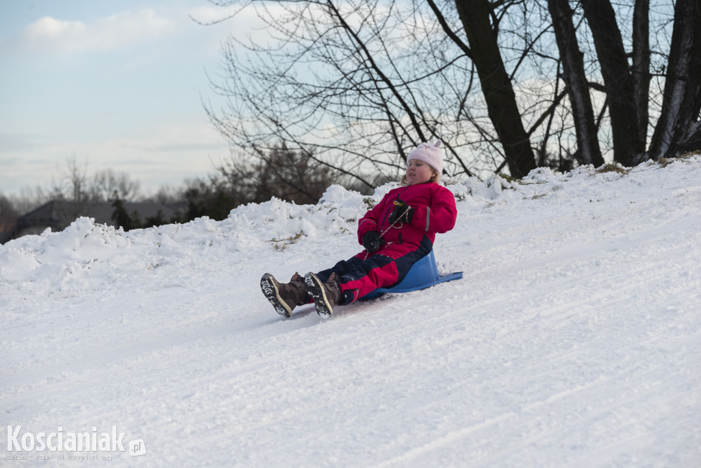 Dzieci szaleją na sztucznym śniegu Ferfety