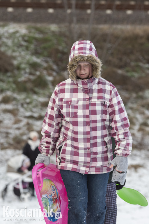 Dzieci szaleją na sztucznym śniegu Ferfety