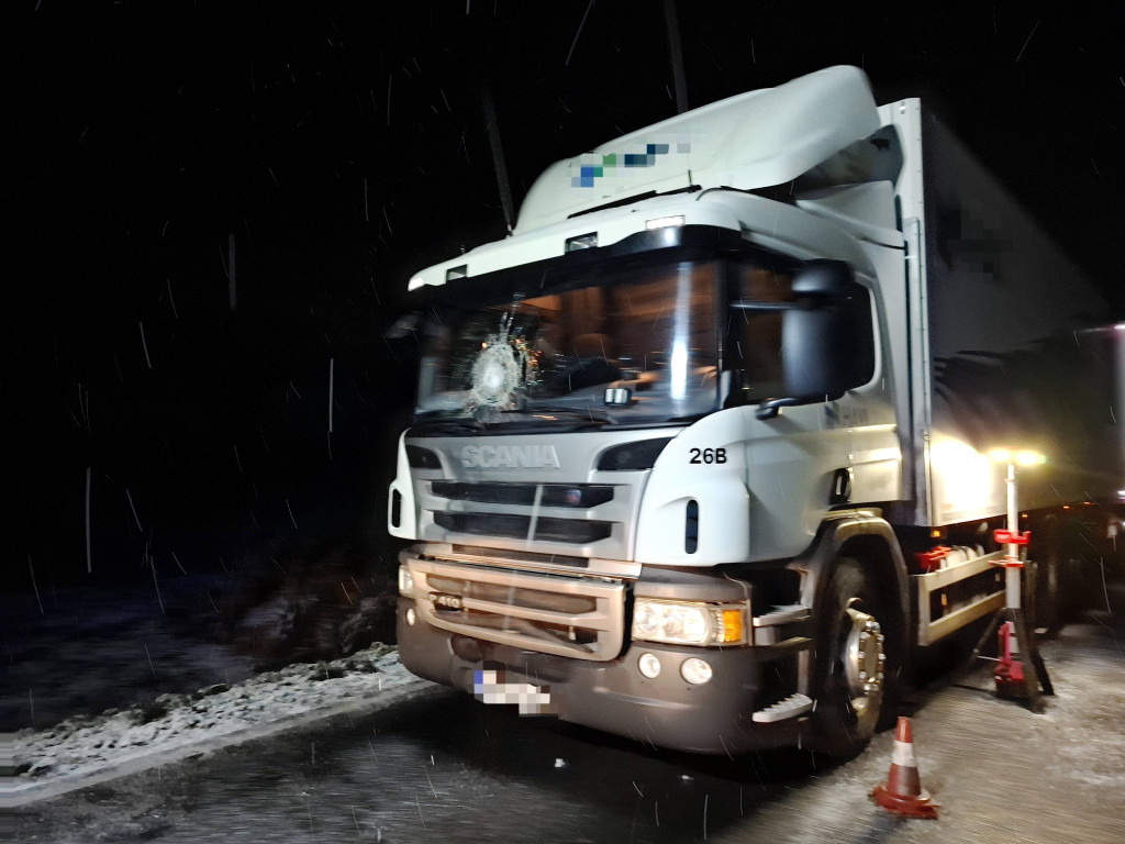 Potrącenie przez ciężarówkę