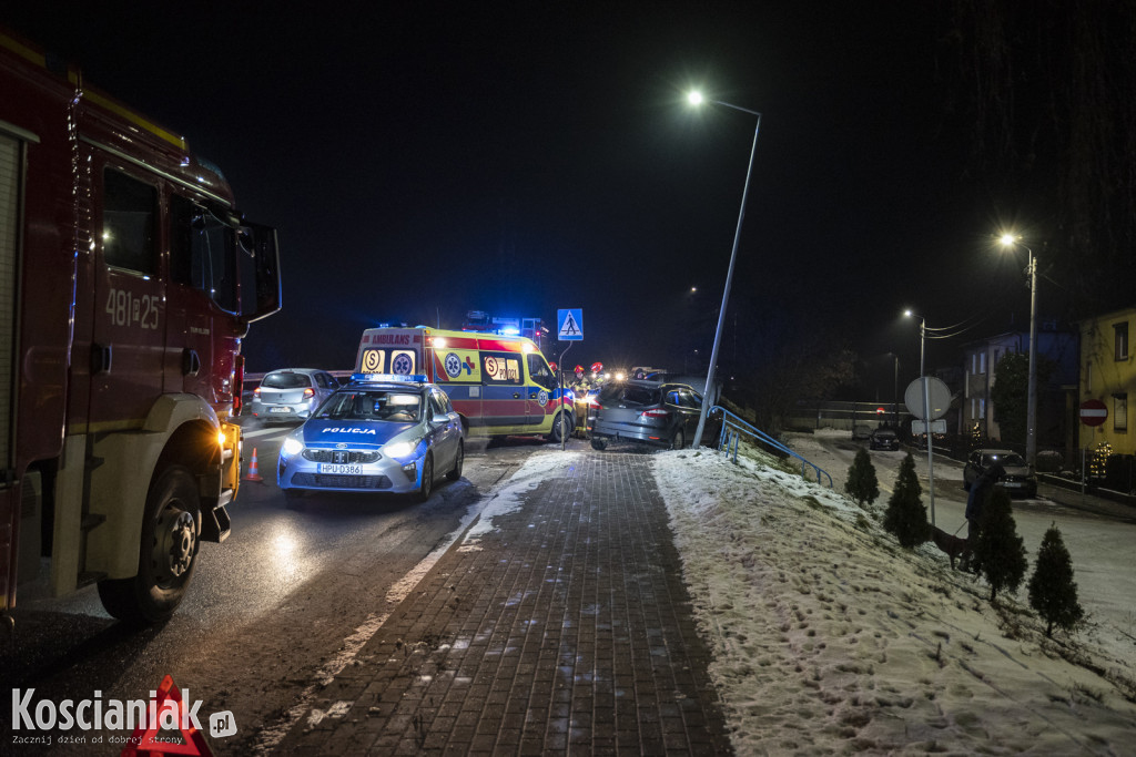 Samochód wjechał w latarnię na Północnej