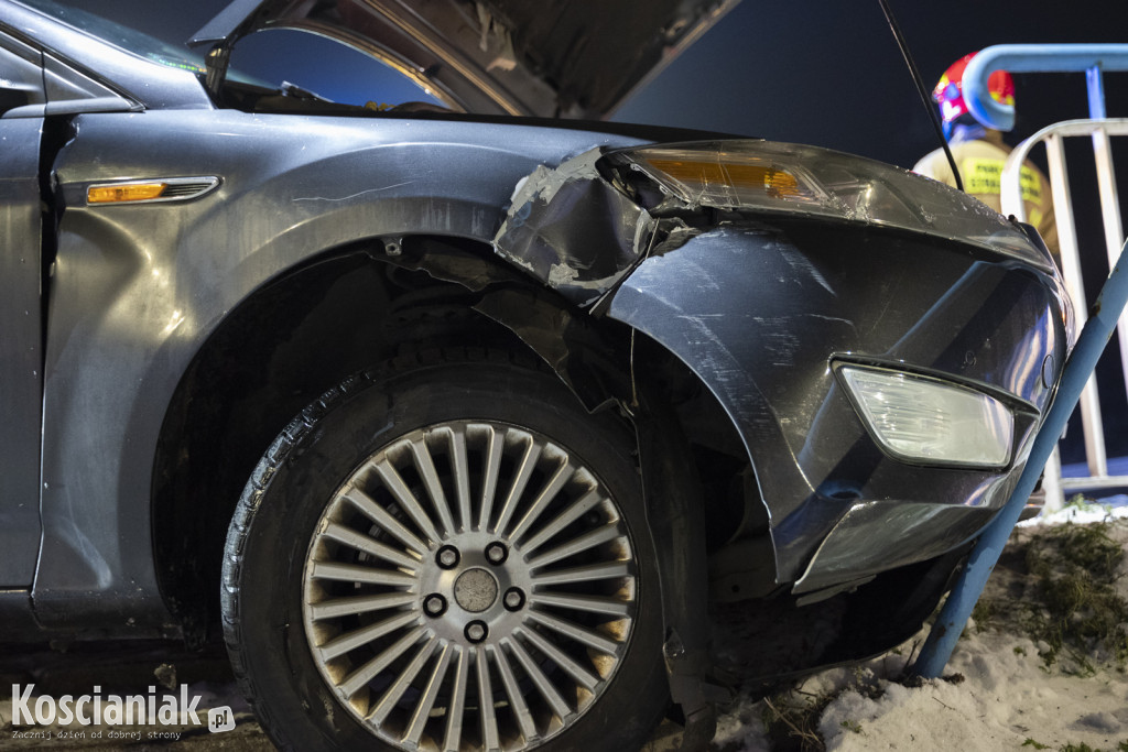 Samochód wjechał w latarnię na Północnej