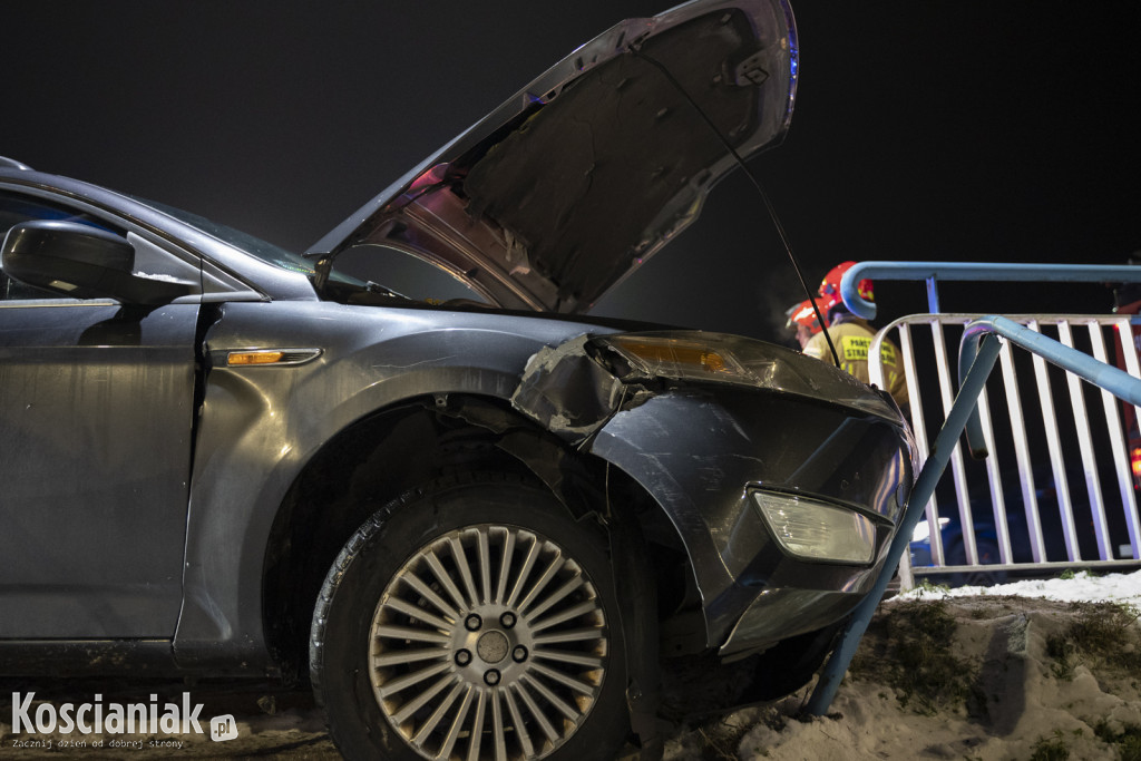 Samochód wjechał w latarnię na Północnej