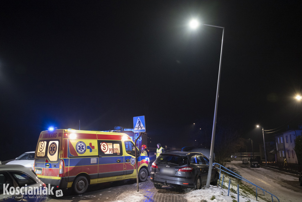 Samochód wjechał w latarnię na Północnej