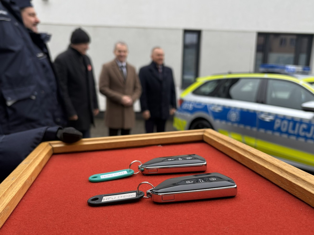 Dwa nowe radiowozy w kościańskiej policji