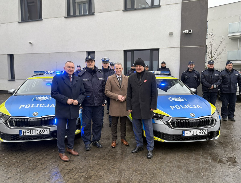Dwa nowe radiowozy w kościańskiej policji