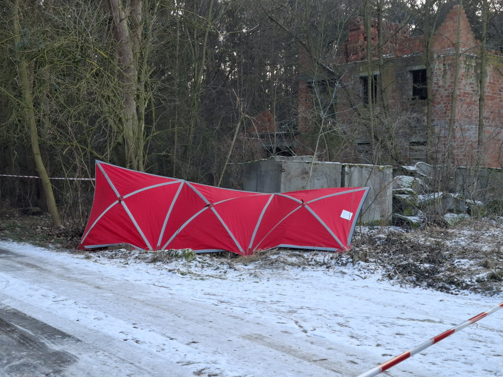 Znaleziono martwego mężczyznę w rowie w Starym Dębcu