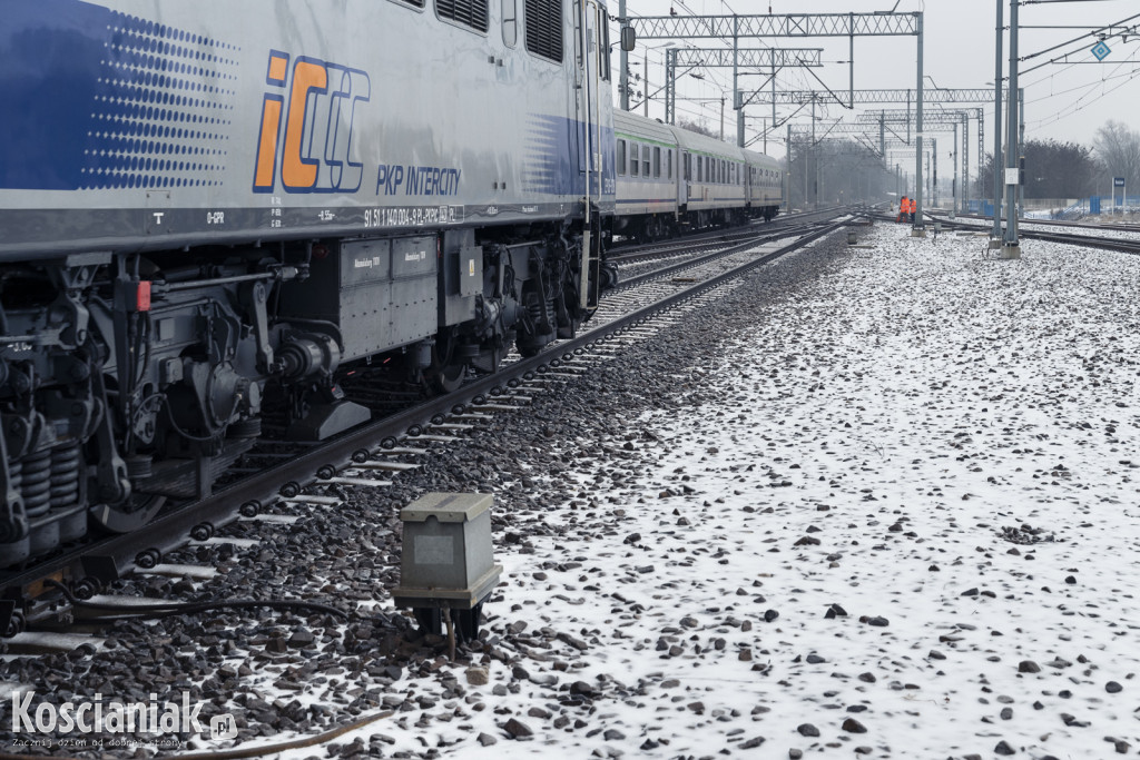 Trudne warunki na drogach i chodnikach w Kościanie