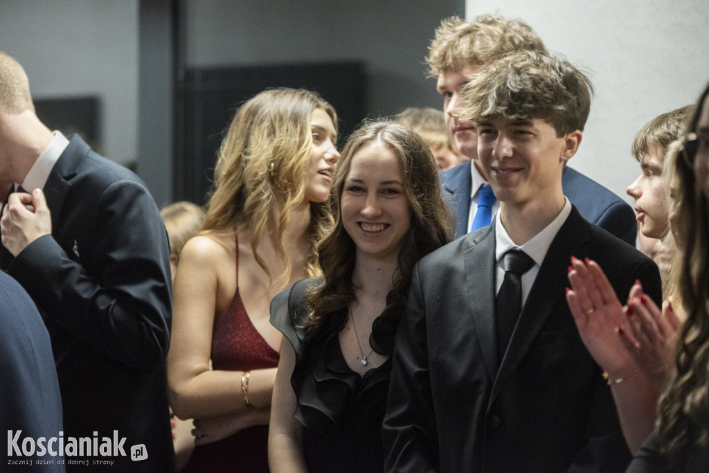 Studniówka 2026 I LO w Kościanie. Zobacz zdjęcia