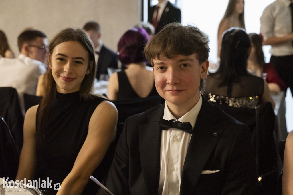 Studniówka 2026 I LO w Kościanie. Zobacz zdjęcia