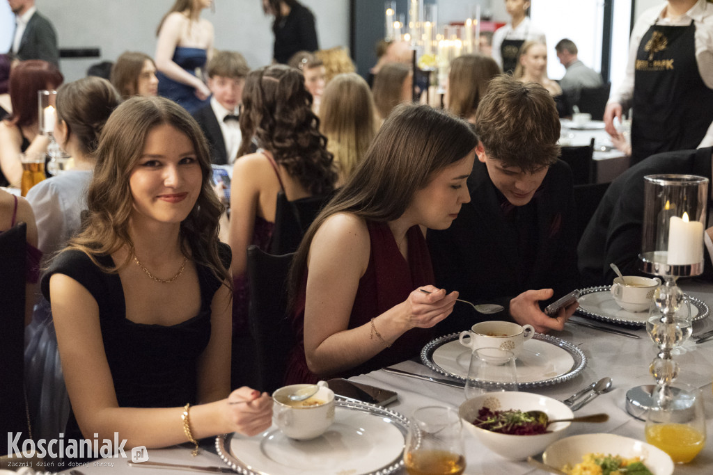 Studniówka 2026 I LO w Kościanie. Zobacz zdjęcia