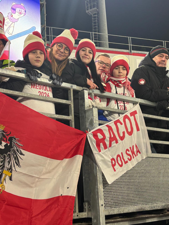 Kibice Jantara dopingują Polaków na skoczni